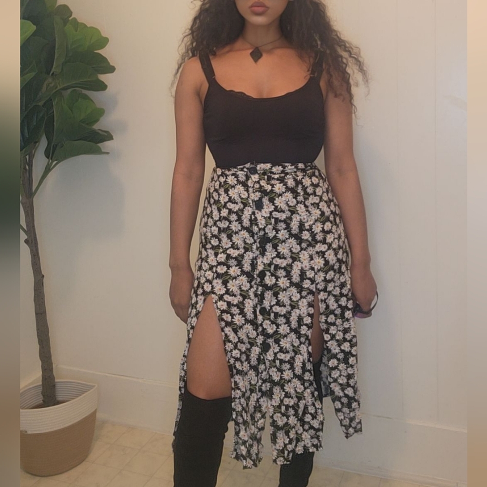 LE LIs beautiful floral summer /beach skirt